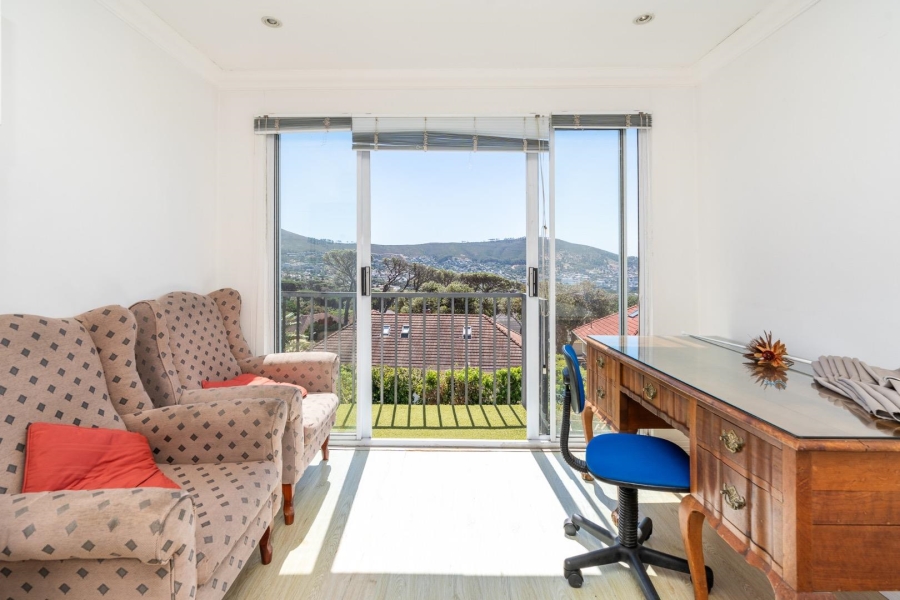 6 Bedroom Property for Sale in Vredehoek Western Cape